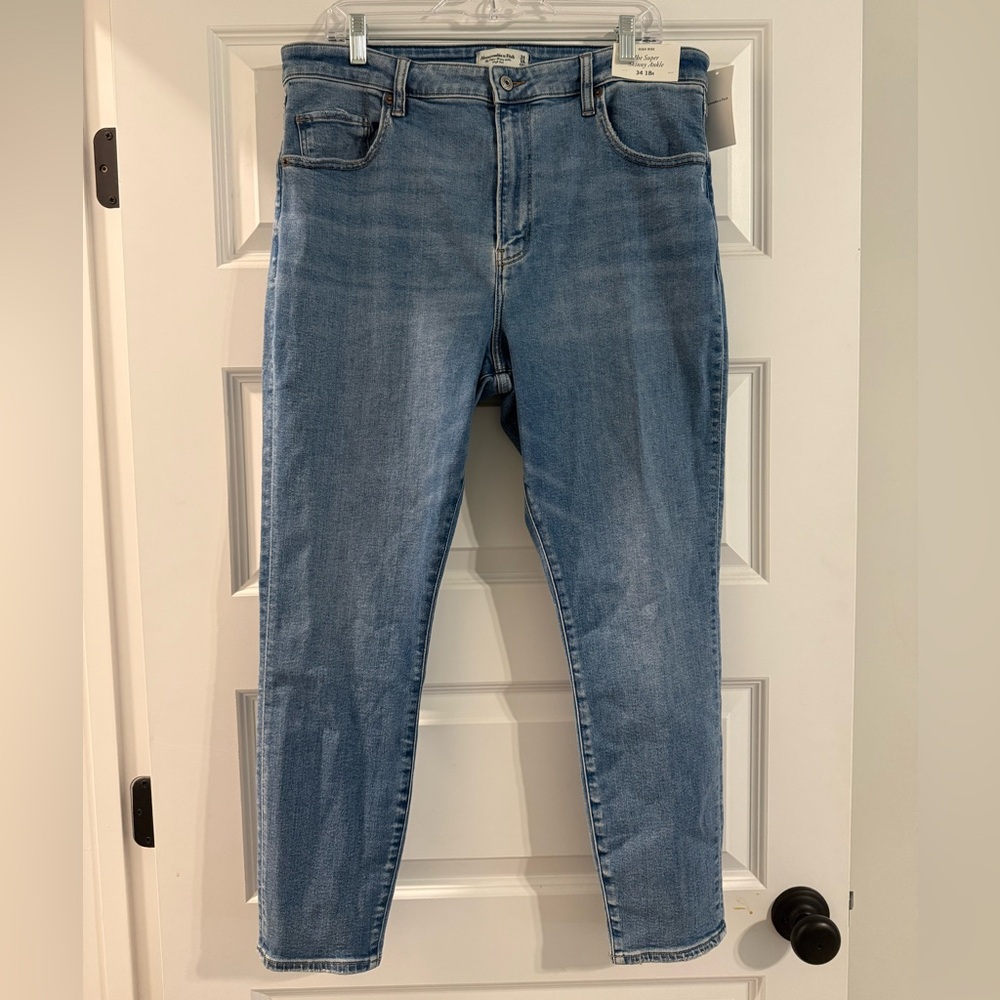 Abercrombie & Fitch Super Skinny Ankle Jean - 34/18R, NWT